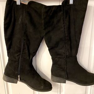 Women’s wide leg suede boots